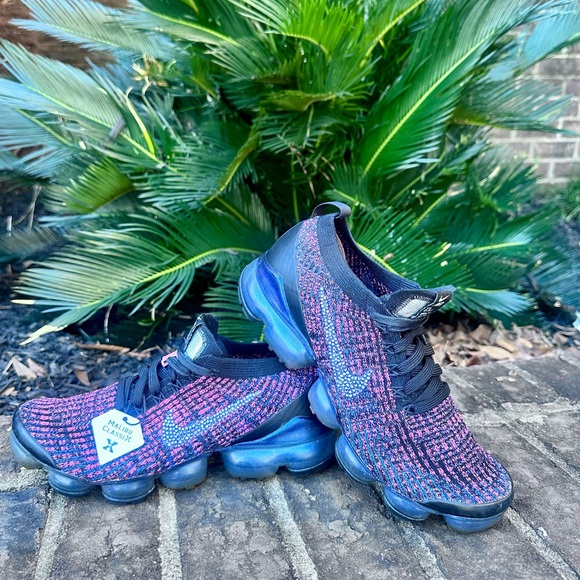 Nike Fly Knit Vapor Max W Sz 8.5 custom designed w/ Swarovski crystals, like new - Picture 3 of 11